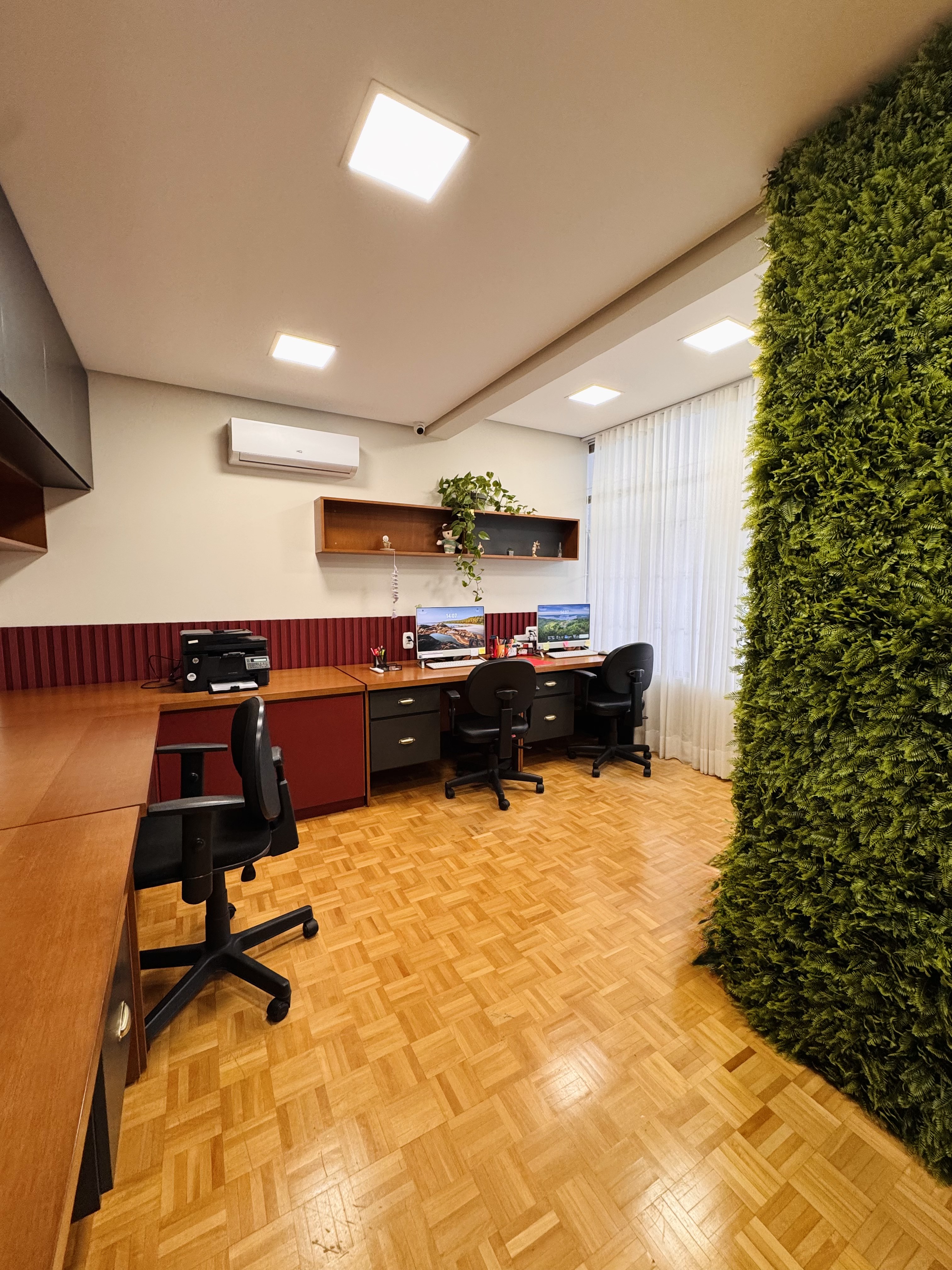 Sala dos estagiários da Bezzi Advogados